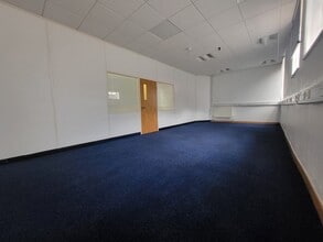 2-4 George St, Grays to rent Interior Photo- Image 1 of 4