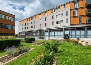 Merchant Gate, Wakefield for rent Building Photo- Image 1 of 4