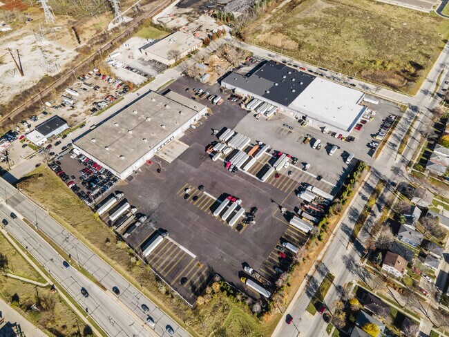 More details for 7320-7400 W Florist Ave, Milwaukee, WI - Light Industrial, Industrial to Rent