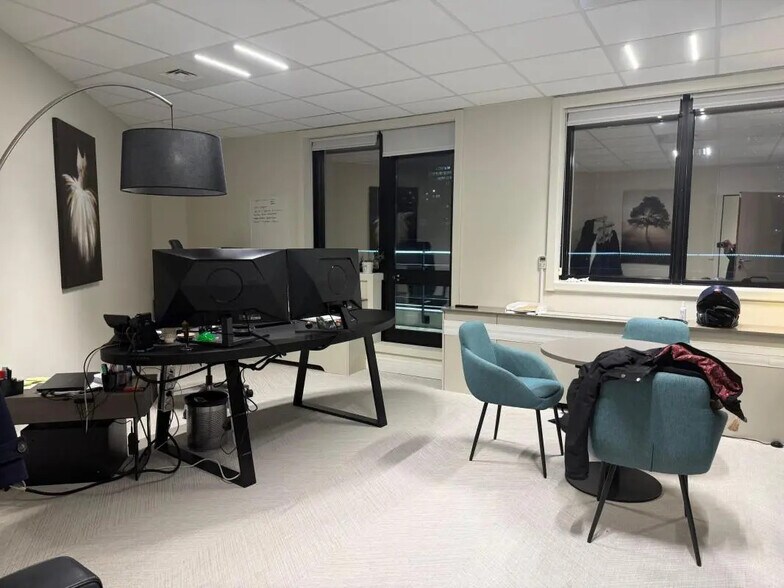 Office in Levallois-Perret to rent - Building Photo - Image 2 of 23
