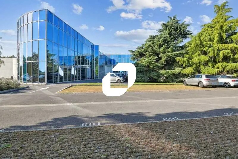 Office in Évry-Courcouronnes to rent Building Photo- Image 1 of 11