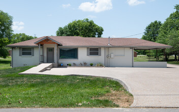 811 Meadowlark Ln, Goodlettsville, TN for sale Primary Photo- Image 1 of 1