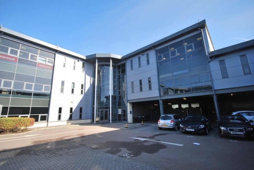 The Quadrant, Aberdeen to rent - Primary Photo - Image 1 of 8