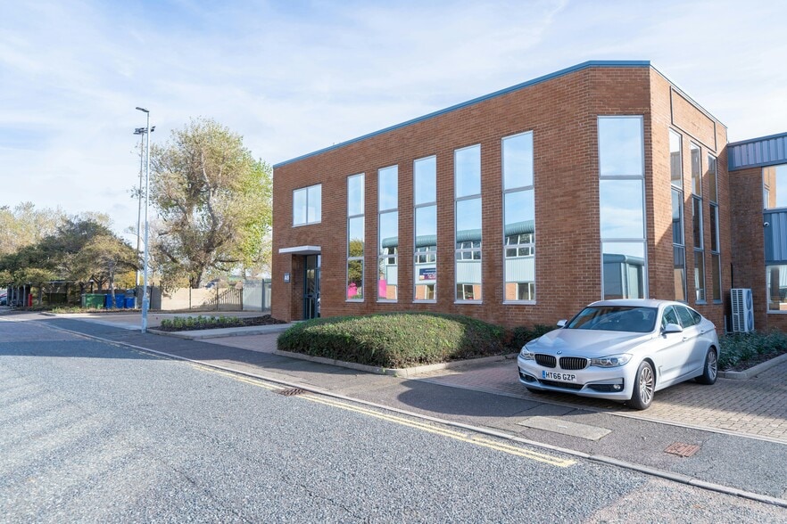 Dolphin Way, Shoreham By Sea to rent - Building Photo - Image 1 of 11