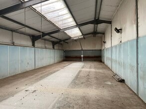 2 Eling Farm Bungalow, Cold Ash to rent Interior Photo- Image 1 of 1