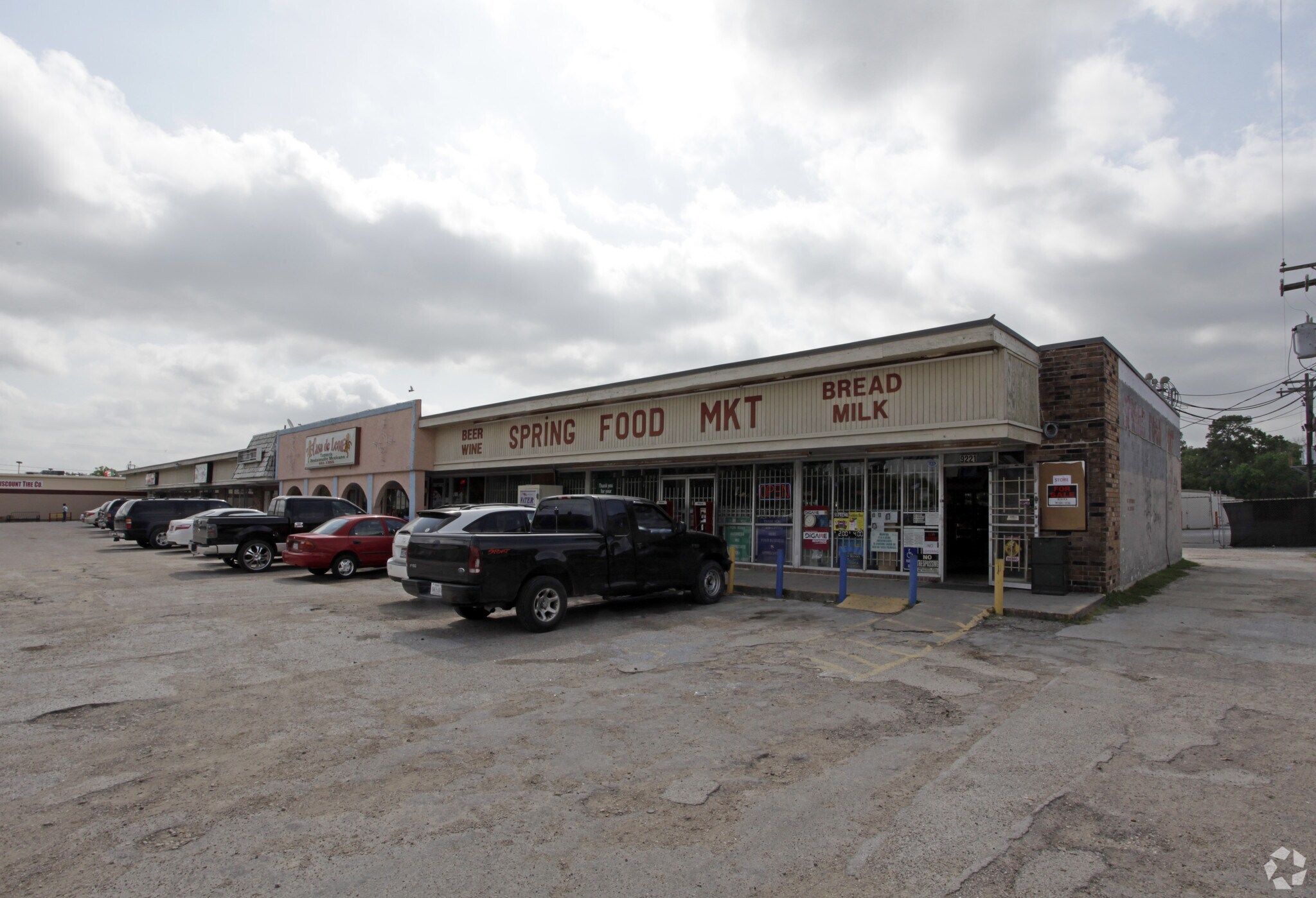 92079221 Long Point Rd, Houston 77055 Retail for Rent
