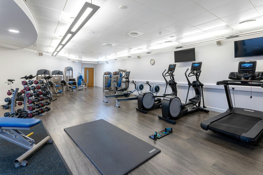 Highbury Dr, Leatherhead for sale - Building Photo - Image 3 of 11