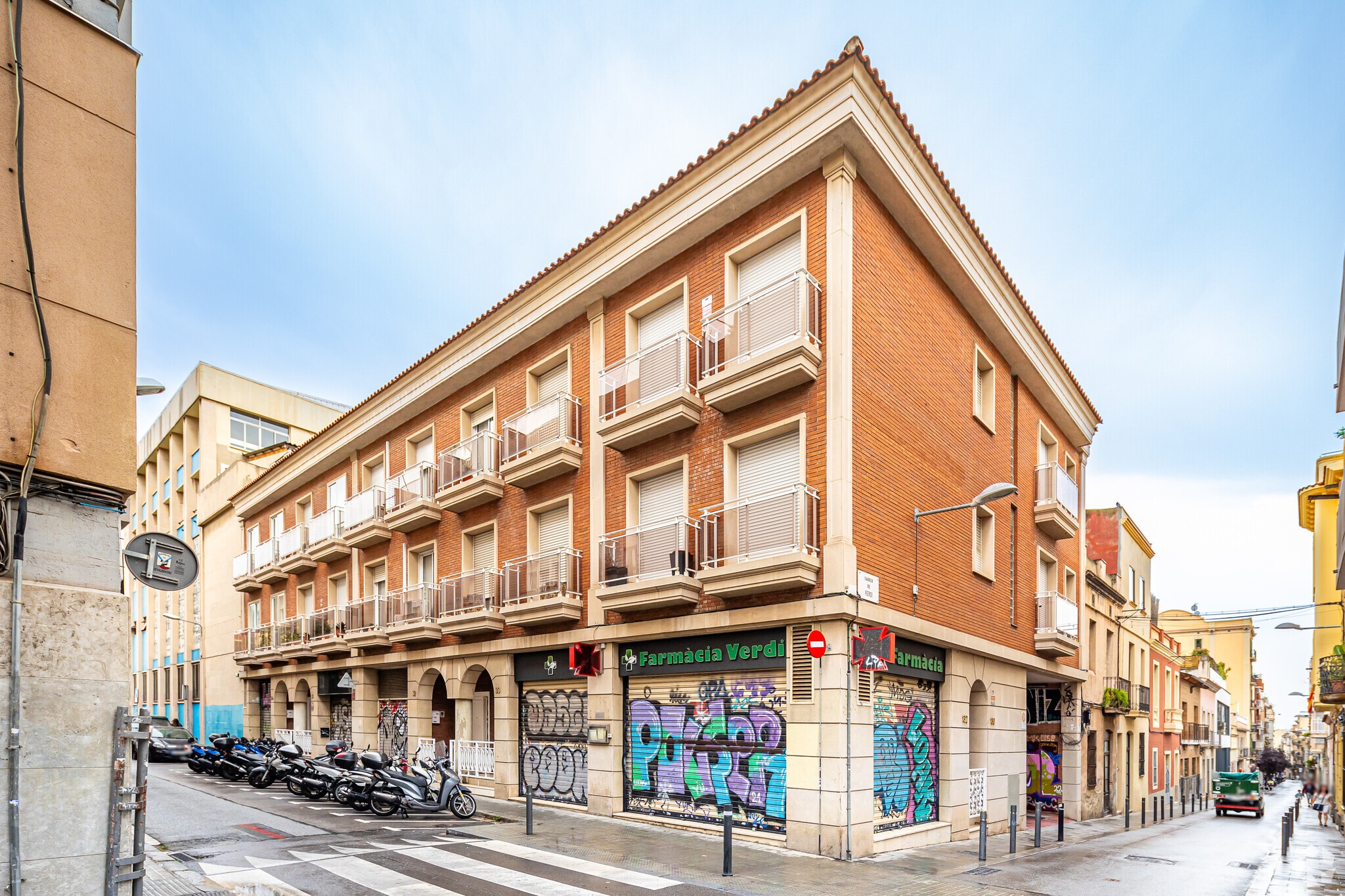 Retail in Barcelona, Barcelona to rent Primary Photo- Image 1 of 3