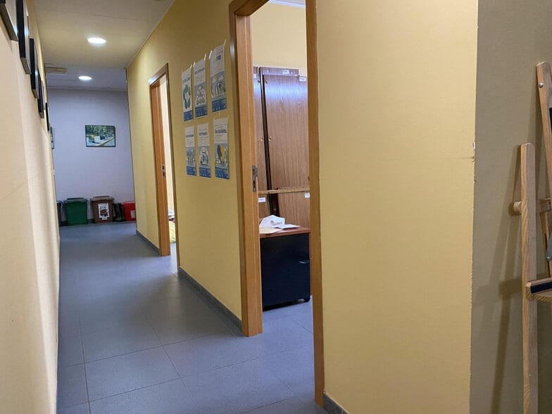 Retail in València to rent - Interior Photo - Image 3 of 12