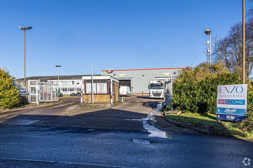 5 Picketts Lock Ln, London for sale - Primary Photo - Image 1 of 1