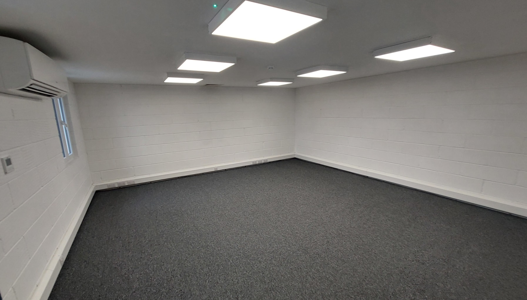 Paycocke Rd, Basildon to rent Interior Photo- Image 1 of 6