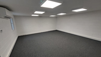Paycocke Rd, Basildon to rent Interior Photo- Image 1 of 6