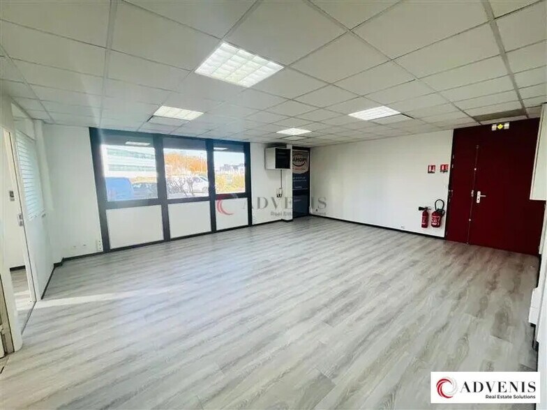 Office in Mérignac to rent - Interior Photo - Image 3 of 11