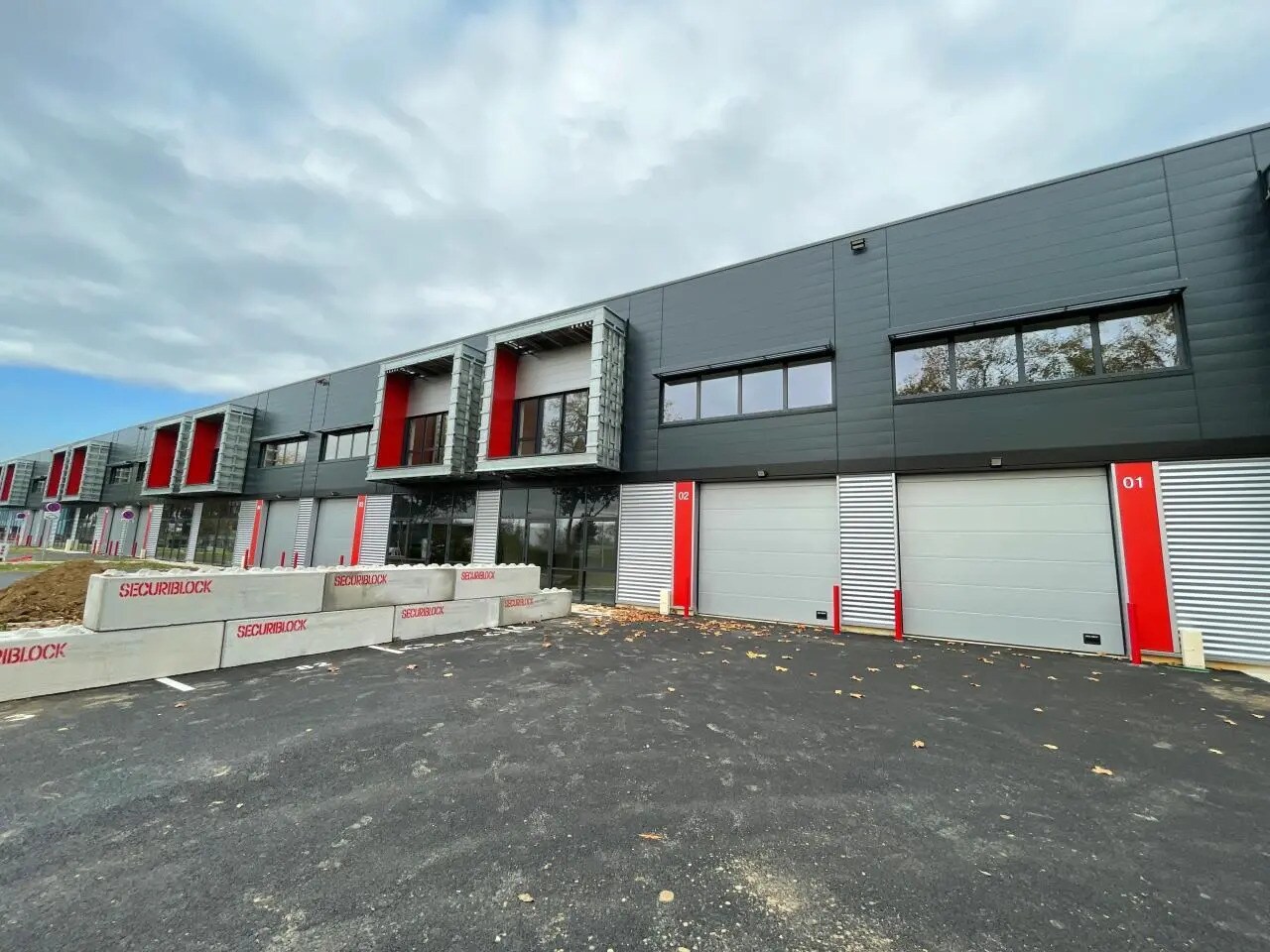 Light Industrial in Bondoufle to rent Building Photo- Image 1 of 4