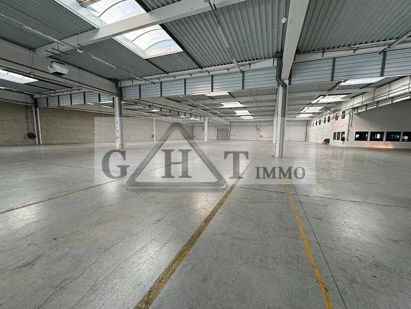 Industrial in Ferrières-en-Brie to rent Building Photo- Image 1 of 5