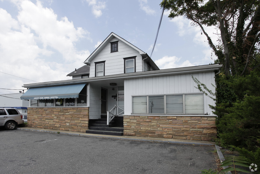 1707 Asbury Ave, Asbury Park, NJ for rent - Primary Photo - Image 1 of 4