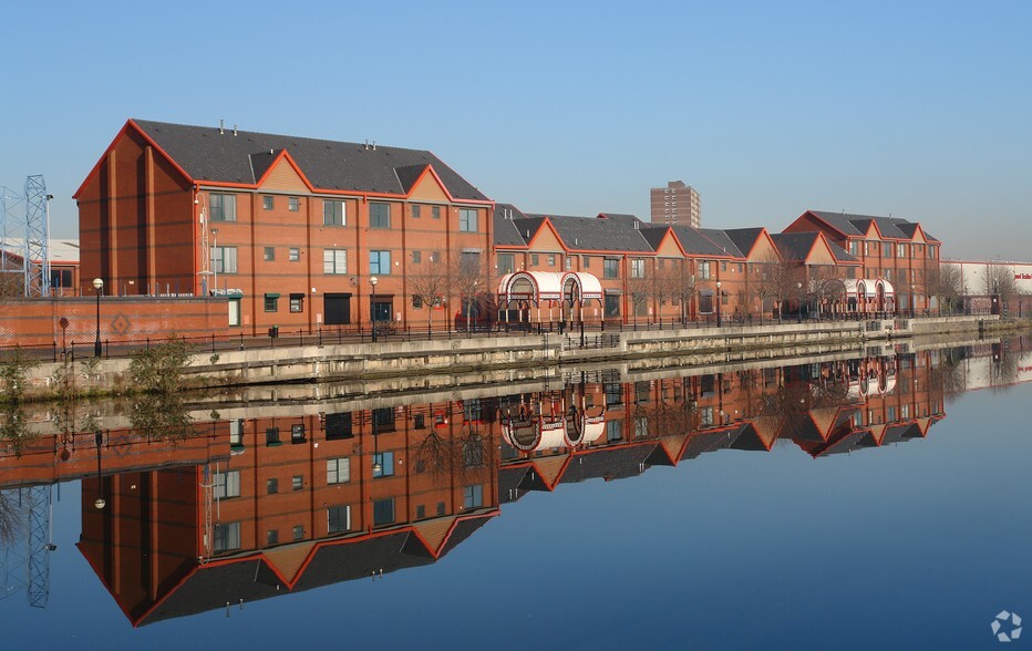 Modwen Rd, Salford for rent - Building Photo - Image 2 of 3