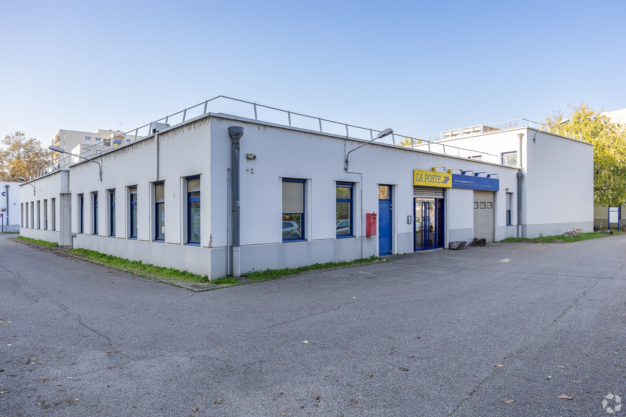 Office in Villeurbanne to rent Primary Photo- Image 1 of 3
