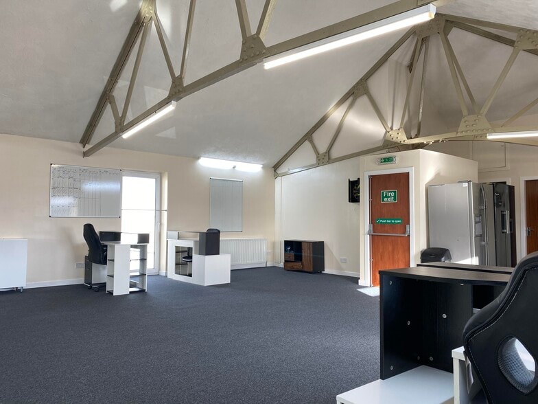 Roddinglaw Rd, Edinburgh to rent - Interior Photo - Image 3 of 10