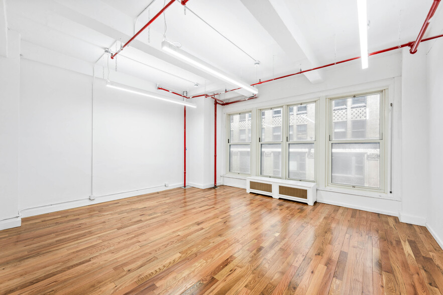 124 W 36th St, New York, NY for rent - Interior Photo - Image 3 of 3