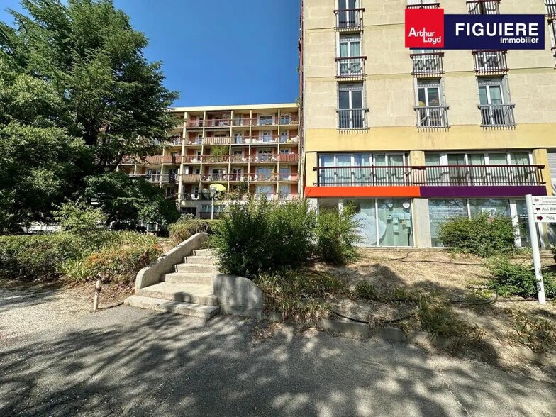 Office in Aix-en-Provence to rent - Building Photo - Image 2 of 8
