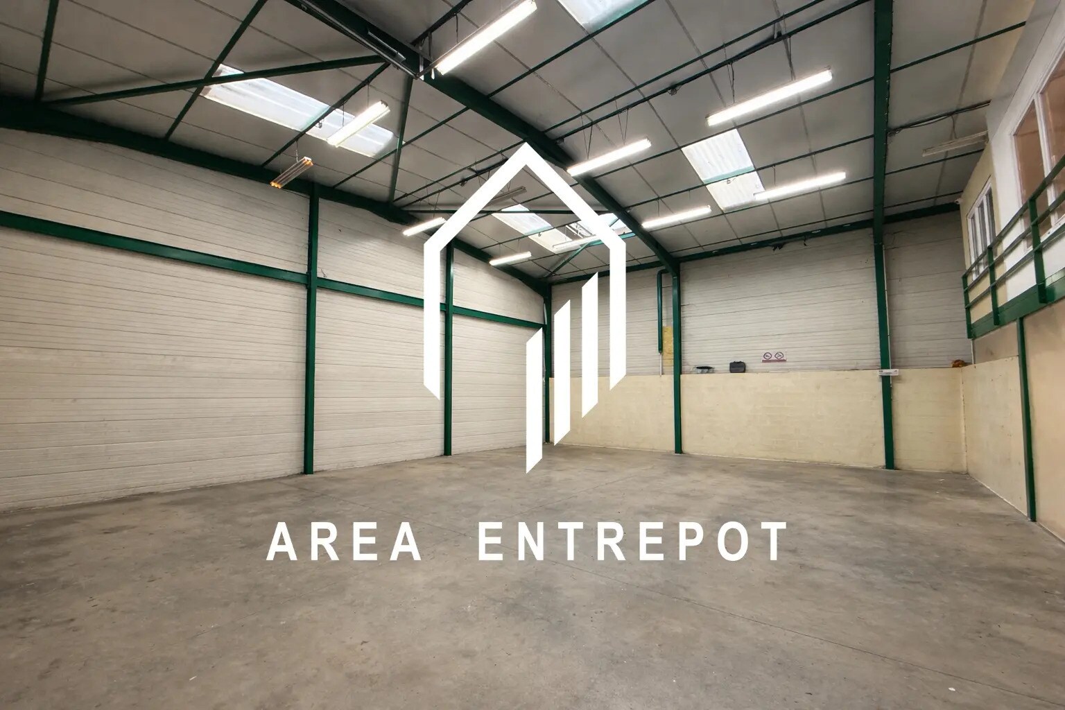 Light Industrial in Aubagne to rent Interior Photo- Image 1 of 9