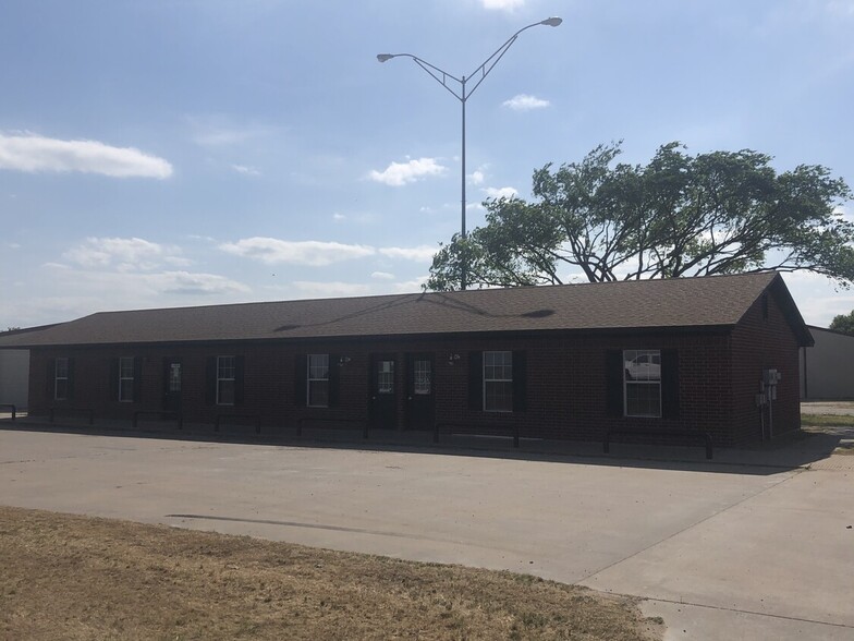 3012 S Highway 174, Cleburne, TX for rent - Primary Photo - Image 1 of 12