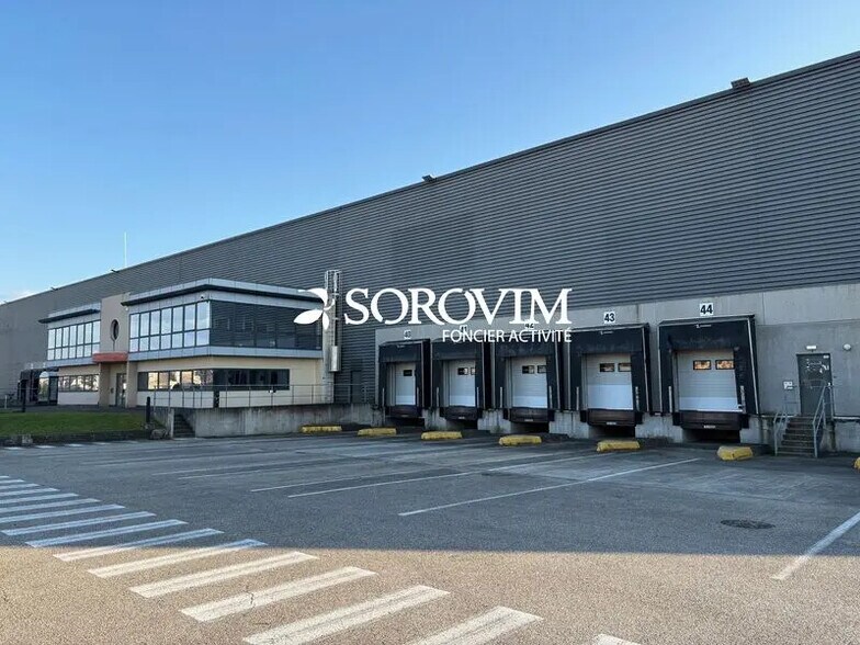 Office in Genas to rent - Building Photo - Image 3 of 8