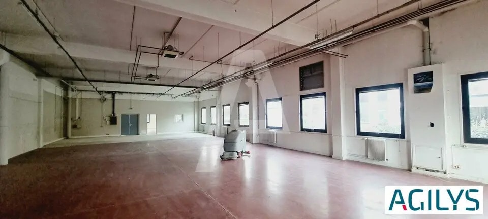 Location Local d'activités 689 m² - Photo 1