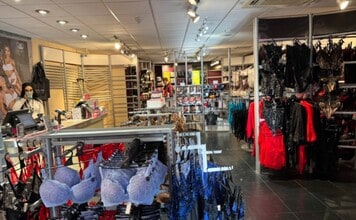 37-39 Fore St, Taunton to rent Interior Photo- Image 1 of 2