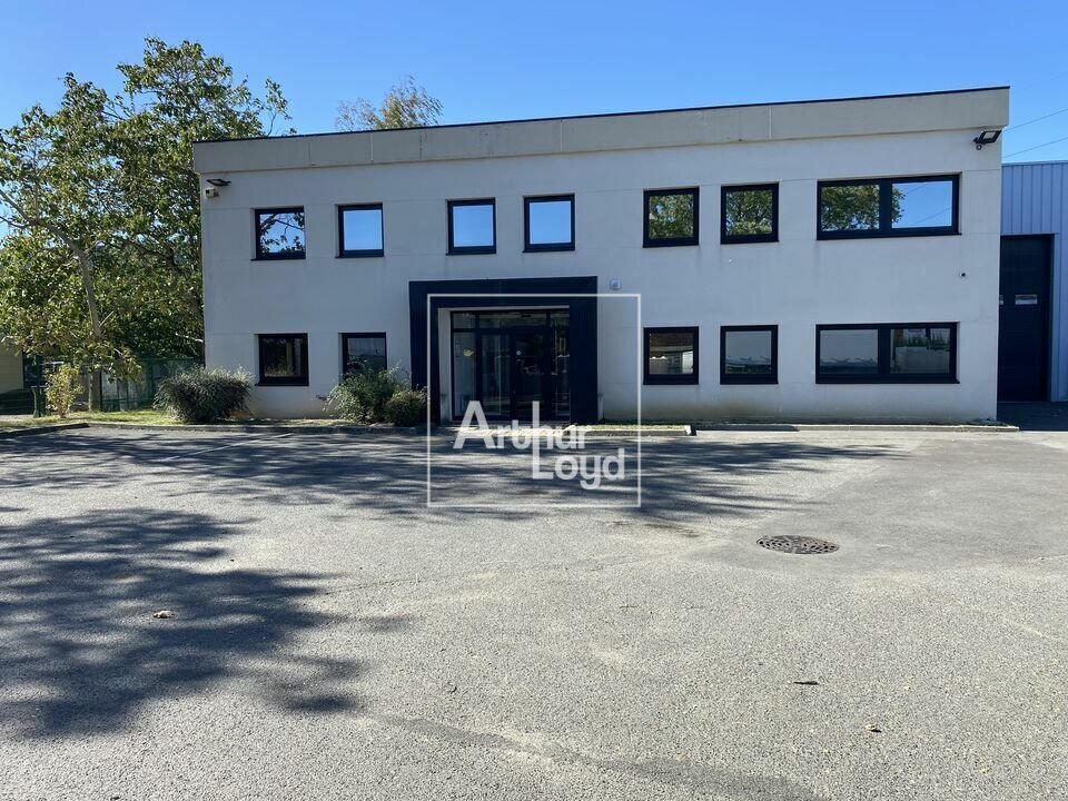 Light Industrial in Lisses for sale Building Photo- Image 1 of 8