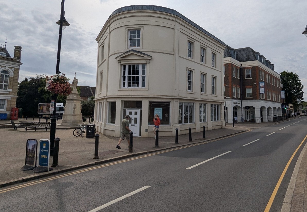 2 Clarence St, Staines to rent Interior Photo- Image 1 of 3