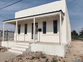 902 Canyon, Carlsbad, NM for sale Primary Photo- Image 1 of 1