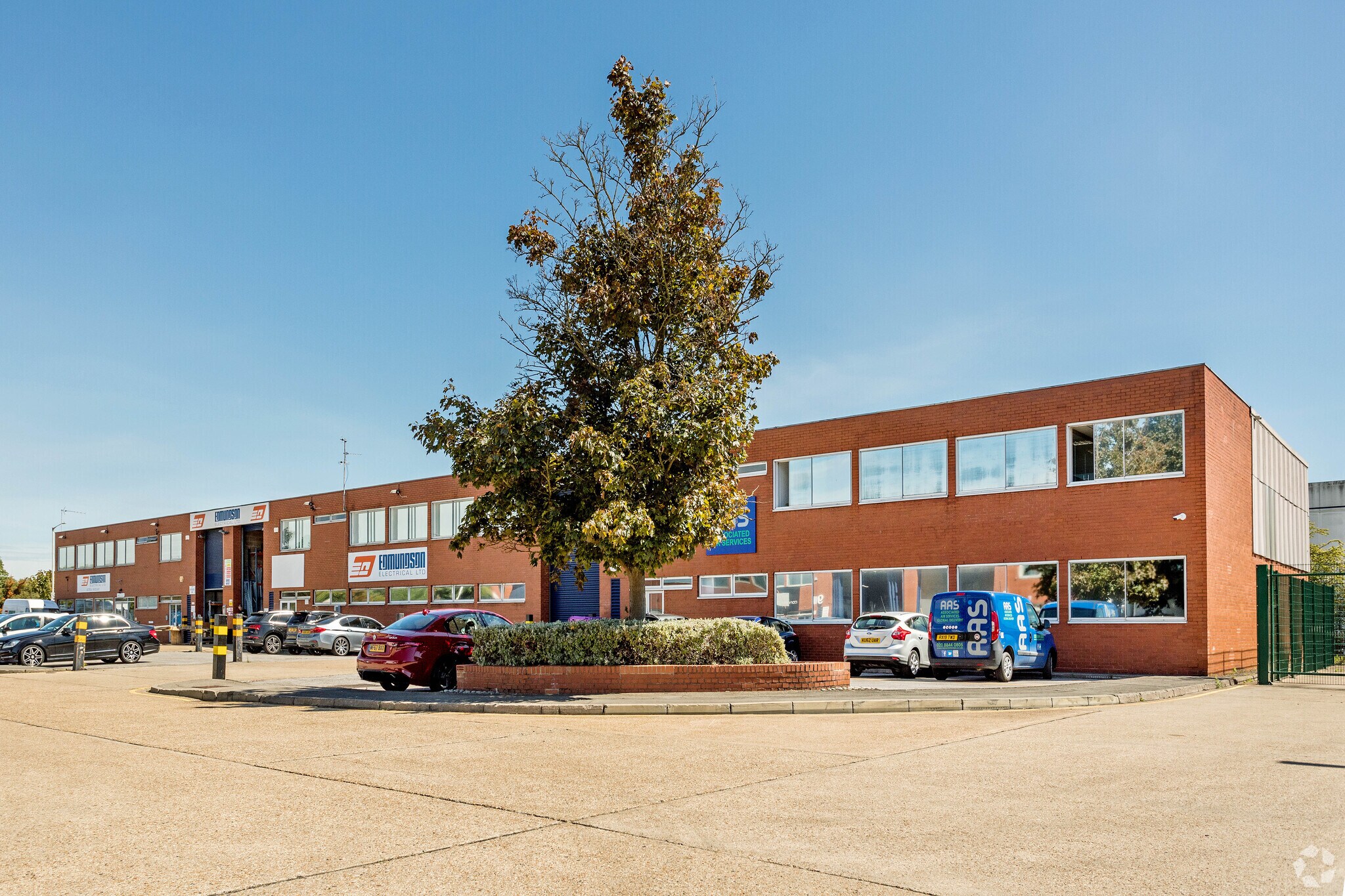 Skyport Dr, West Drayton for sale Primary Photo- Image 1 of 1