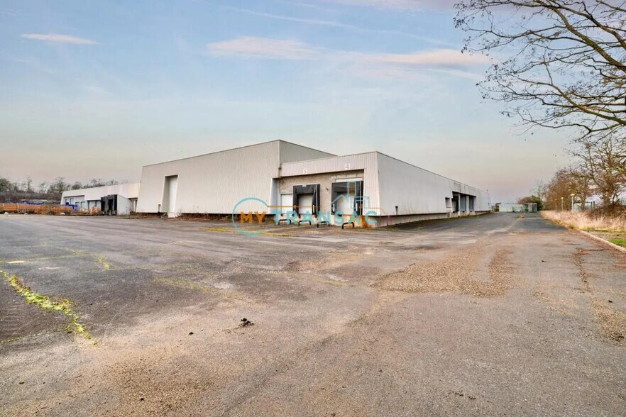 Light Industrial in Croissy-Beaubourg to rent - Building Photo - Image 2 of 10