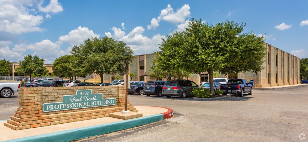 4400-4402 Vance Jackson Rd, San Antonio, TX for rent - Building Photo - Image 2 of 16