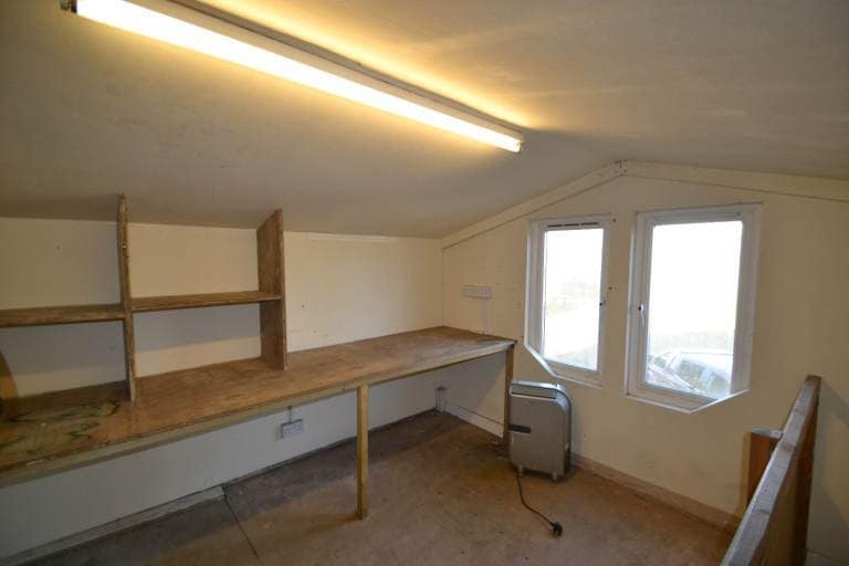 Newdigate Rd, Rusper to rent - Interior Photo - Image 2 of 3