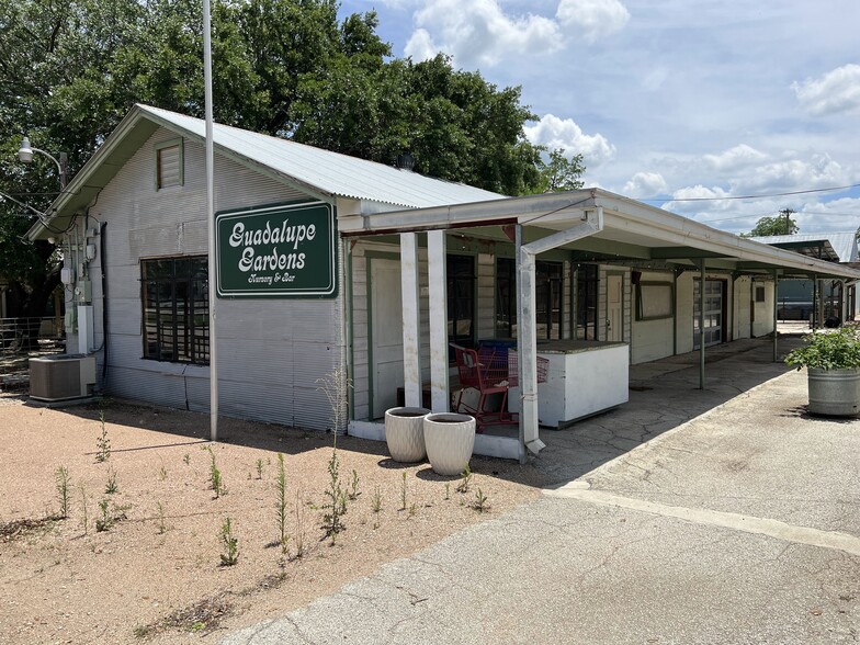 135 Huebinger st, Marion, TX for rent - Primary Photo - Image 1 of 9