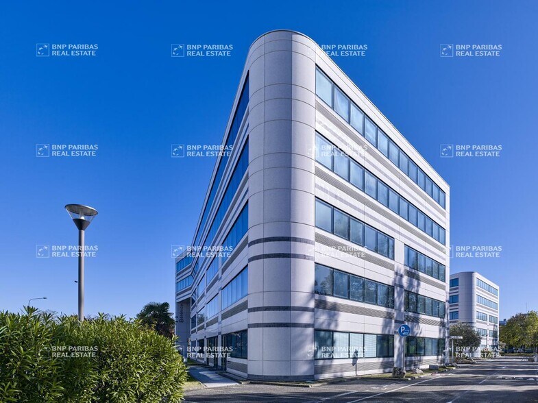 4 Rue Groupe D'Or, Blagnac to rent - Building Photo - Image 2 of 61