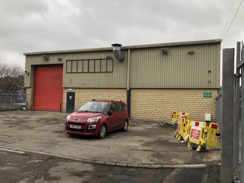 Back Union St, Huddersfield to rent - Primary Photo - Image 1 of 1