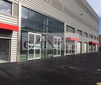 Office in Villeneuve-la-Garenne to rent - Building Photo - Image 1 of 1
