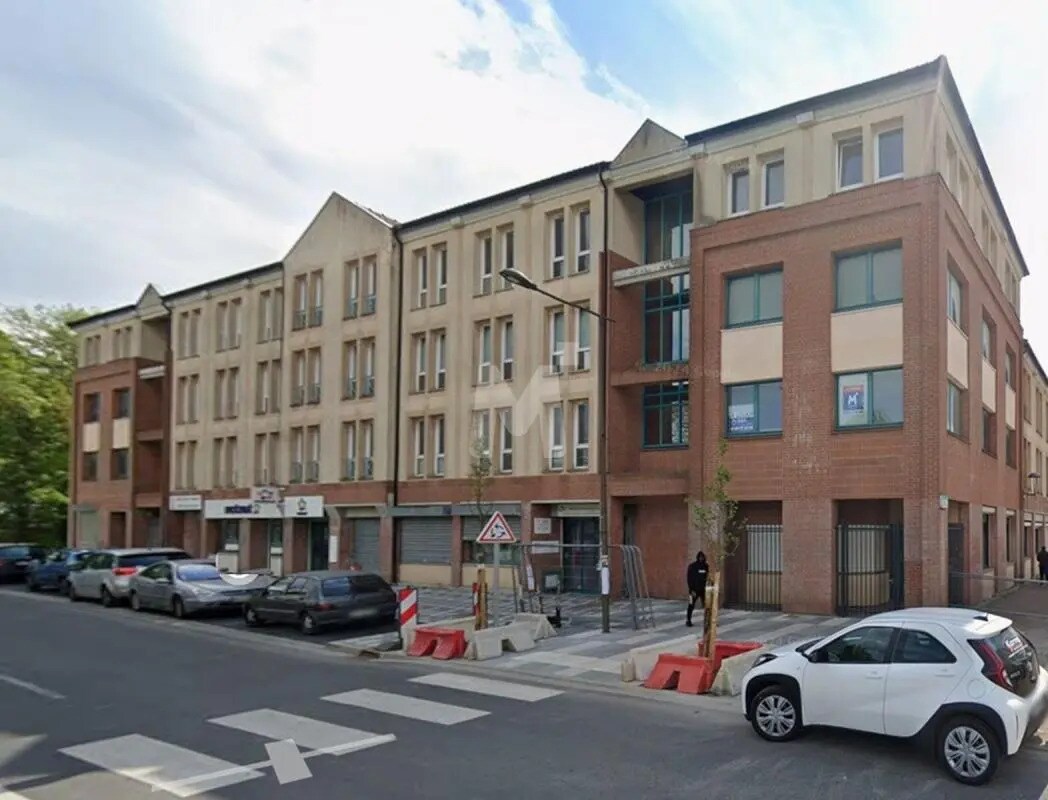 Office in Savigny-le-Temple to rent Building Photo- Image 1 of 11