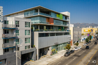 925 N La Brea Ave, Los Angeles, CA for rent Building Photo- Image 1 of 14