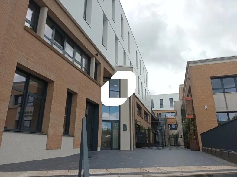 46 Rue Des Fusilles, Villeneuve-d'Ascq to rent - Building Photo - Image 2 of 44