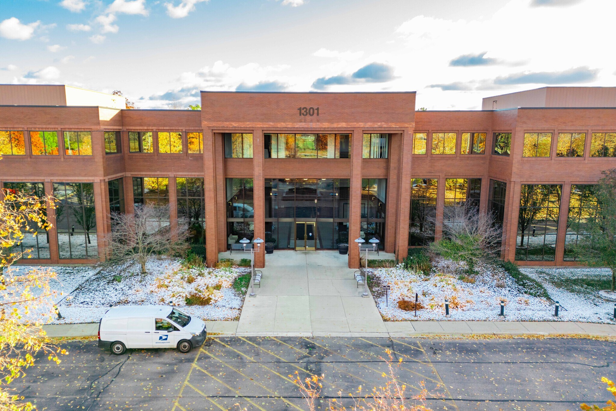 1301 W Long Lake Rd, Troy, MI to rent Building Photo- Image 1 of 29