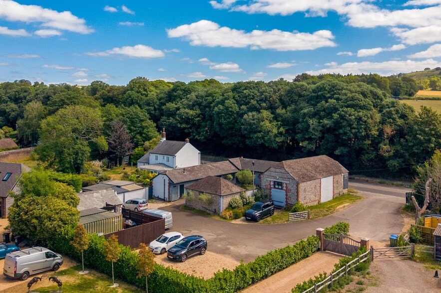Findon Rd, Findon to rent - Primary Photo - Image 1 of 37