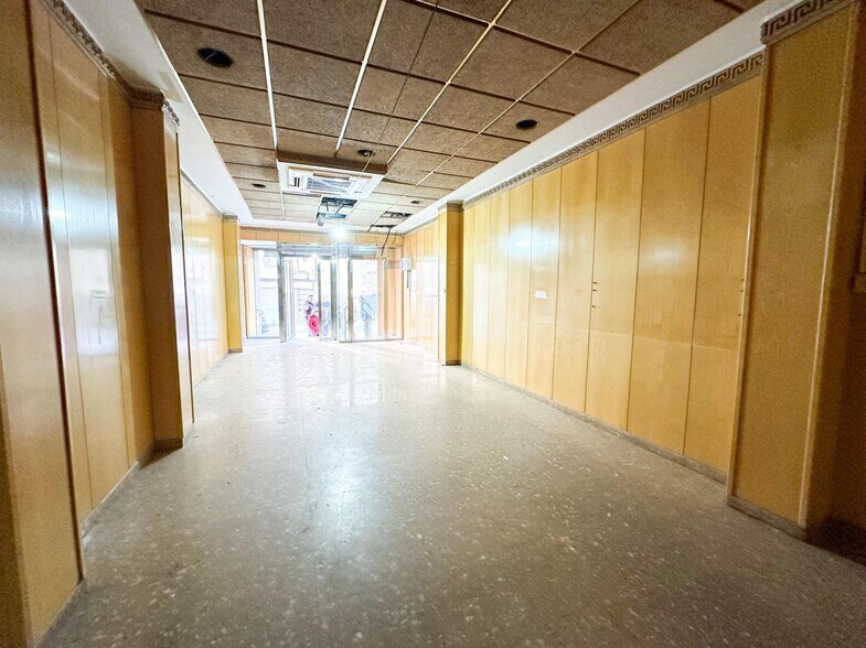 Retail in Cieza, Murcia to rent - Lobby - Image 3 of 14