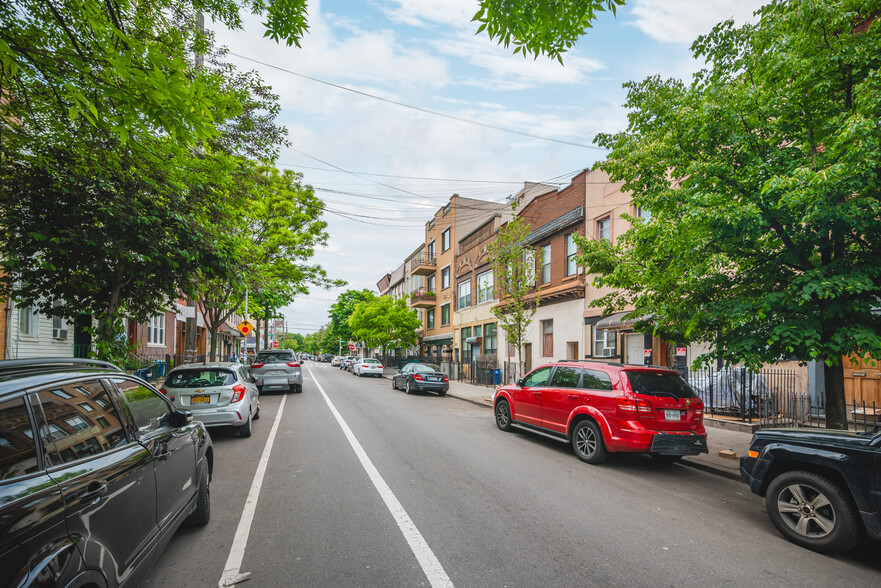 685 Woodward Ave, Ridgewood, NY for sale - Building Photo - Image 3 of 3