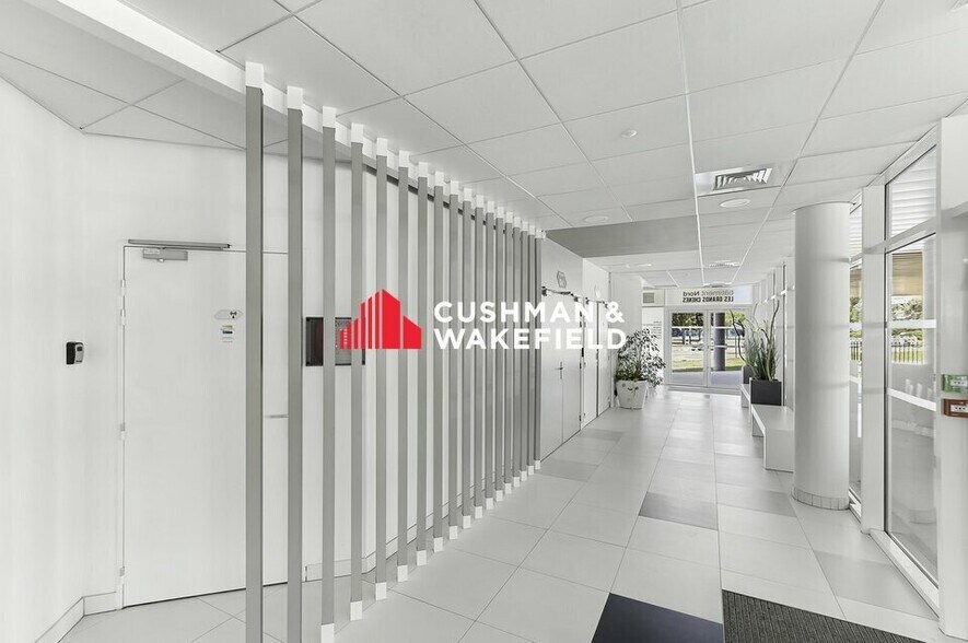 2 Rue Jean Giono, Balma to rent - Lobby - Image 3 of 13