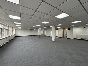 1-3 Cross St, Wakefield to rent Interior Photo- Image 2 of 2